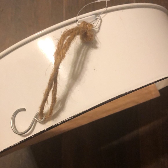 Round Metal Display Shelf - Picture 3 of 4